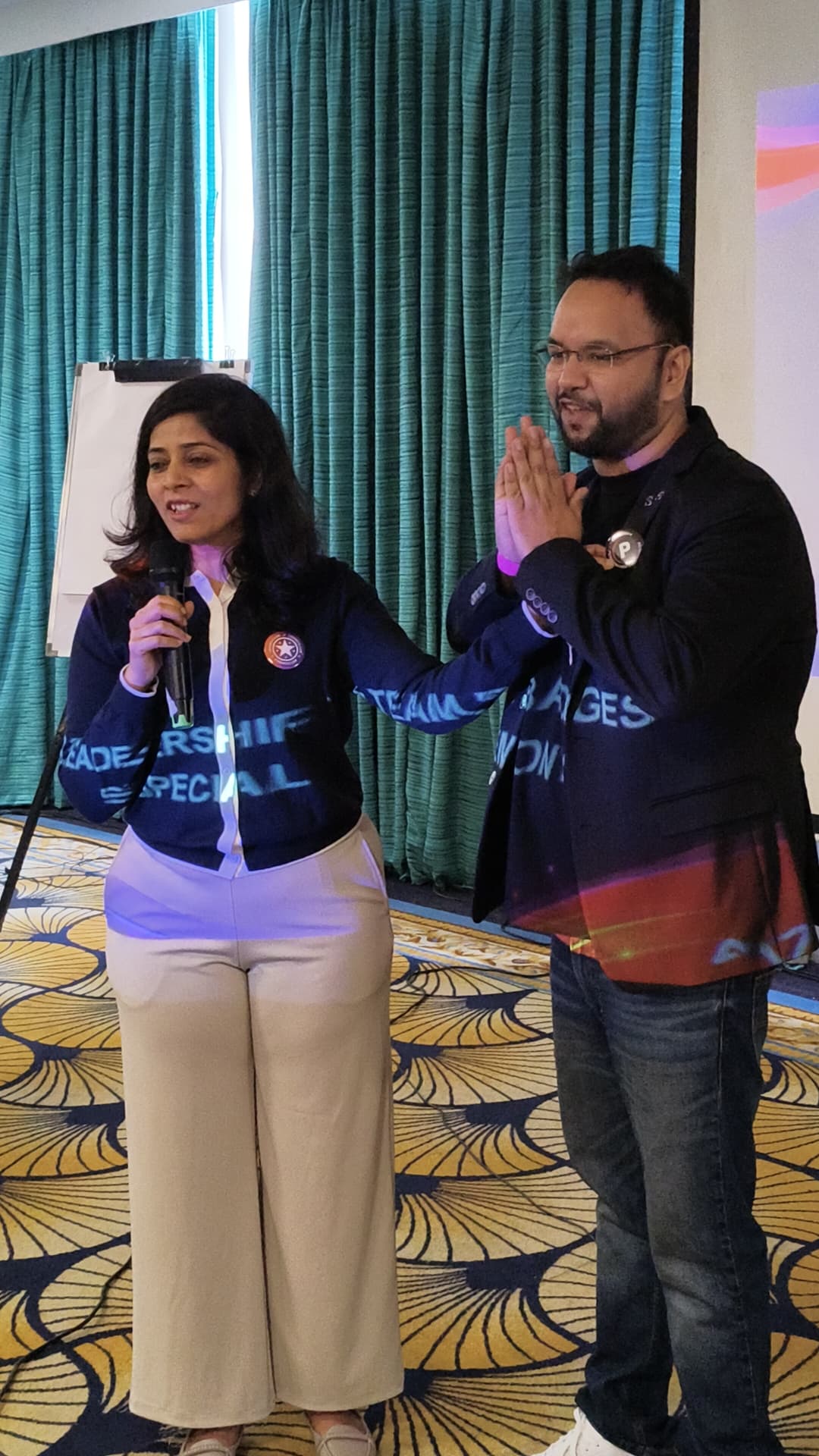Shobhit Singhal mentoring a participant during a live leadership session